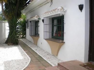 Chalet con 8 dormitorios se vende en Alhaurin el Grande