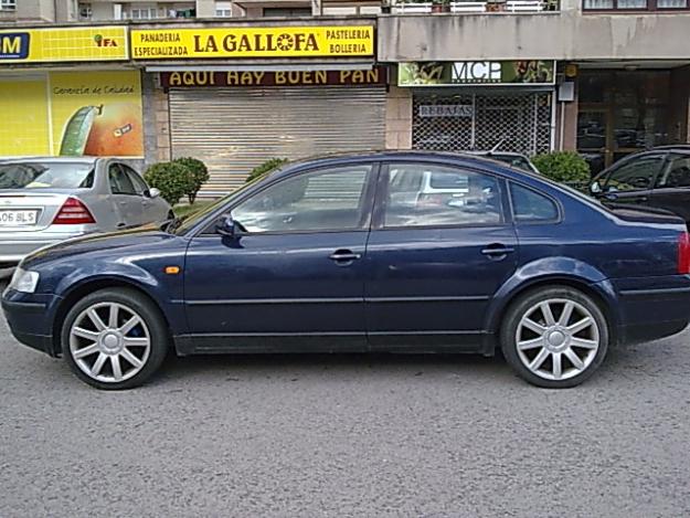 VOLKSWAGEN Passat 1,6i limuzin -97