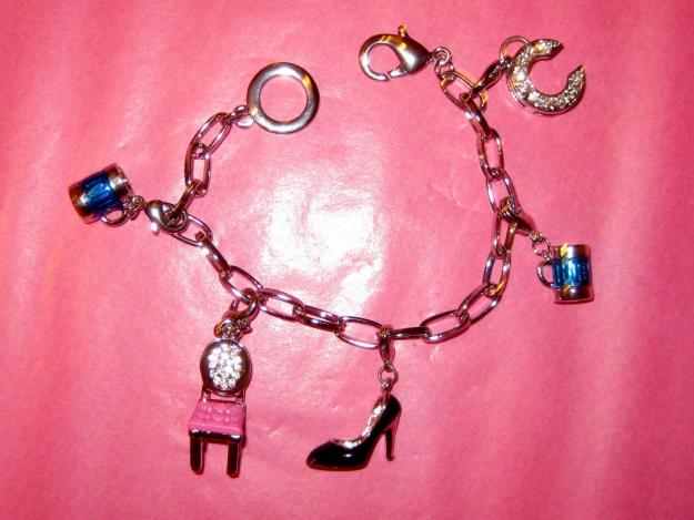 Pulsera de acero con charms