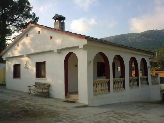 vendo o cambio casa en canyelles por finca en catalunya