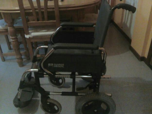 Se vende silla de ruedas  150  €