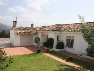 Chalet con 3 dormitorios se vende en Estepona, Costa del Sol