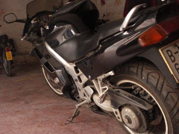 VENDO PIEZAS MOTO VFR 750 ¡BUEN PRECIO!