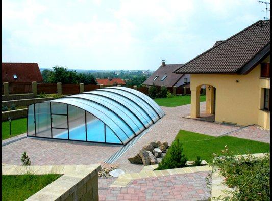 Es el momento de cubrir la piscina paras las próximas temporadas de otoño, invierno, prima