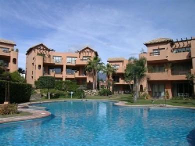 Apartamento con 2 dormitorios se vende en Estepona, Costa del Sol