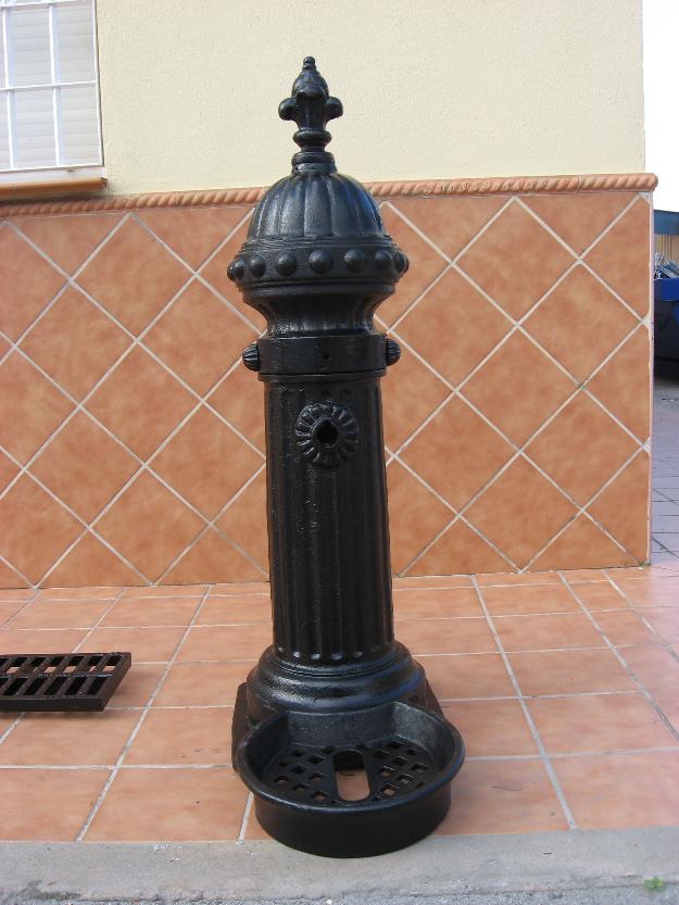 Columna fuente  de agua,Rejillas de Proteccion,Arquetas Sifonicas, Tapas de Acometidas.