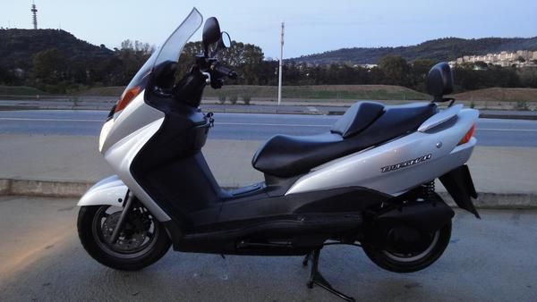 Vendo Suzuki Burgman 125cc. 13250 km . 1800