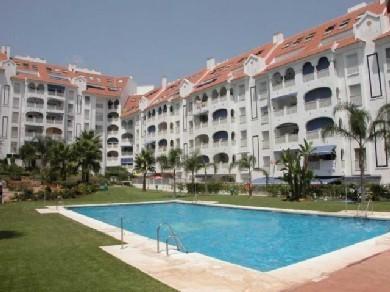 Apartamento con 2 dormitorios se vende en Marbella, Costa del Sol