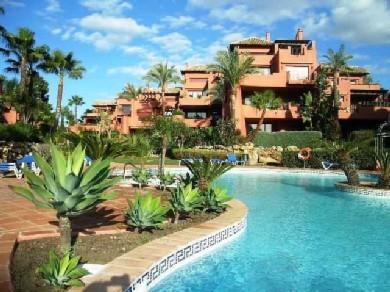 Apartamento con 3 dormitorios se vende en Estepona, Costa del Sol