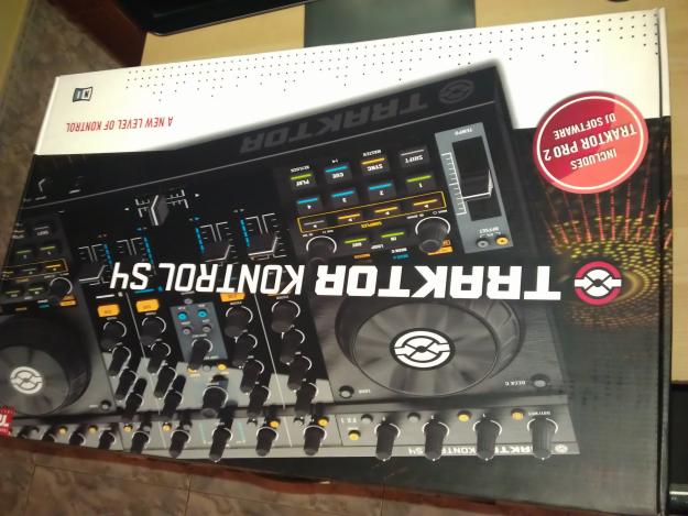 Se vende mesa de mezclas Traktor Native