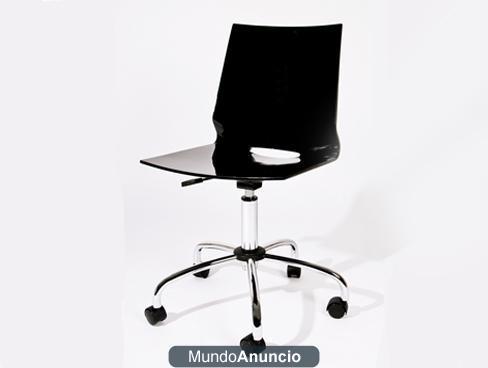 Silla con ruedas regulable en altura