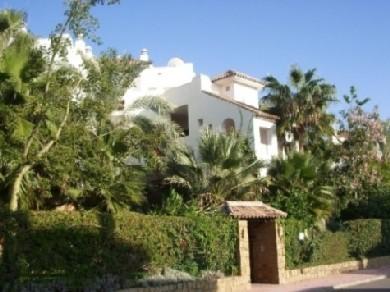 Apartamento con 3 dormitorios se vende en Marbella, Costa del Sol