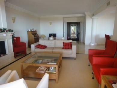 Apartamento con 3 dormitorios se vende en Marbella, Costa del Sol