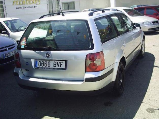 Venta de coche Volkswagen PASSAT VARIANT 1.9 TDI 130CV '02 en Lleida