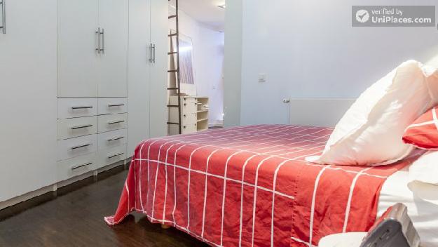 Elegant 1-bedroom apartment in trendy Embajadores