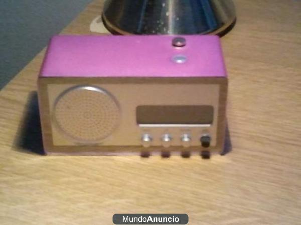 CUBO RADIO RELOJ LA 78. DISEñO MARC BERT