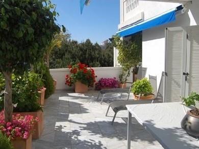 Apartamento con 3 dormitorios se vende en Marbella, Costa del Sol