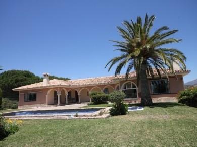 Chalet con 3 dormitorios se vende en Benahavis, Costa del Sol