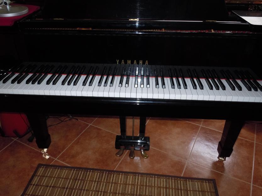 Piano de cola yamaha c2