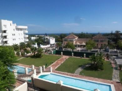 Chalet con 5 dormitorios se vende en Marbella, Costa del Sol