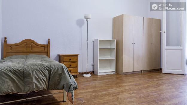 Rooms available - Large 9-bedroom apartment in lively Malasaña