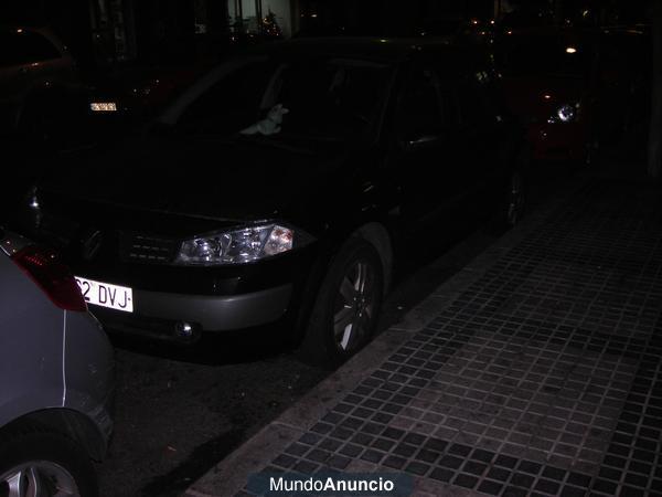 VENDO COCHE RENAULT MEGANE,COLOR NEGRO METALIZADO