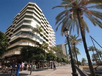 Apartamento con 3 dormitorios se vende en Marbella, Costa del Sol