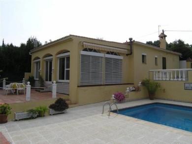 Chalet con 3 dormitorios se vende en Estepona, Costa del Sol