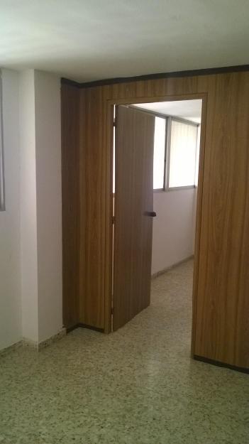 Local comercial en venta de 750 m2 divididos en 275 m2 de Sótano, 250 m2. en Bajos Oficinas y 250m2. primer piso. Precio