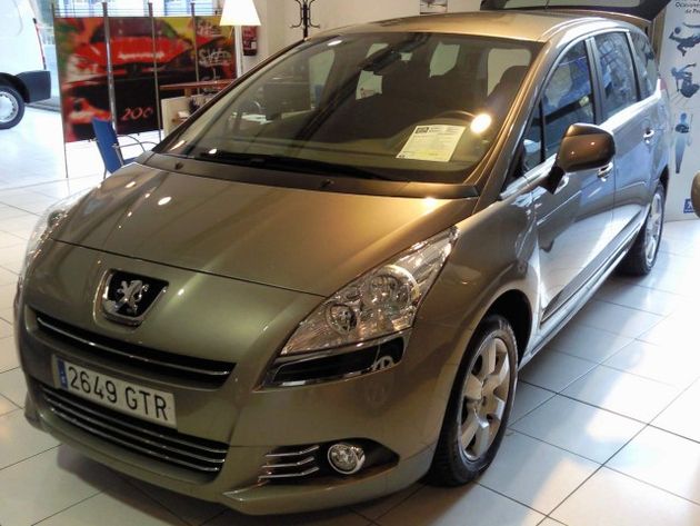 PEUGEOT 5008 2.0HDI Premium