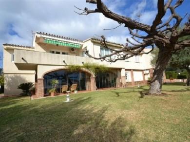 Chalet con 5 dormitorios se vende en Malaga, Costa del Sol