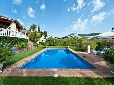 Chalet con 4 dormitorios se vende en Benahavis, Costa del Sol