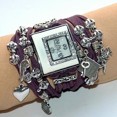 Reloj con charmas morado