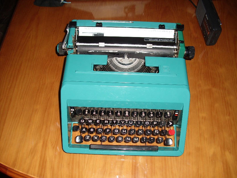 Máquina de escribir Hispano Olivetti studio 45