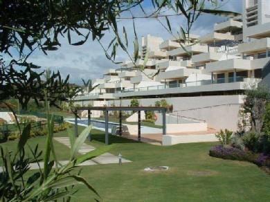 Apartamento con 3 dormitorios se vende en Marbella, Costa del Sol