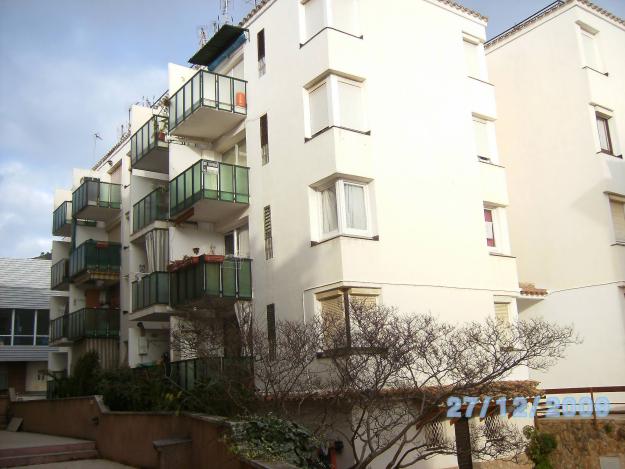 APARTAMENTO EN TOSSA DE MAR CON 2 HABITACIONES ESQUINERO REFORMADO Y REBAJADO 48.000 EUROS