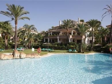 Apartamento con 4 dormitorios se vende en Marbella, Costa del Sol