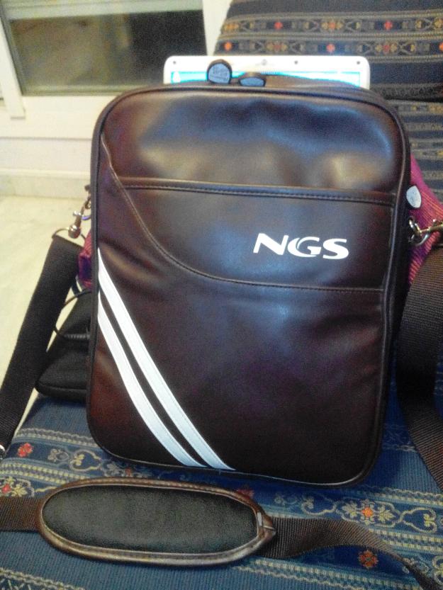 Bolsa portatil marca NGS hasta 12