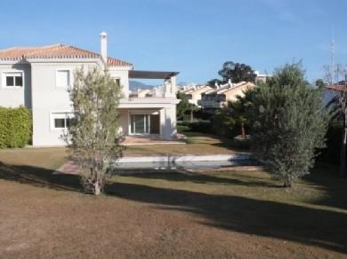 Chalet con 4 dormitorios se vende en Benahavis, Costa del Sol