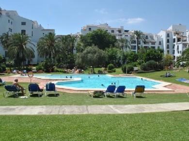 Apartamento con 3 dormitorios se vende en Marbella, Costa del Sol