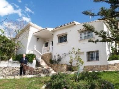 Chalet con 4 dormitorios se vende en Caleta de Velez, Costa del Sol