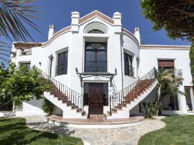 Chalet con 7 dormitorios se vende en Marbella, Costa del Sol