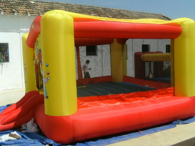 Gran Castillo hinchable Súper Payaso de 18m2 con rampa tobogán. Huelva