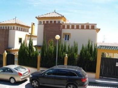 Chalet con 4 dormitorios se vende en Torre del Mar, Costa del Sol