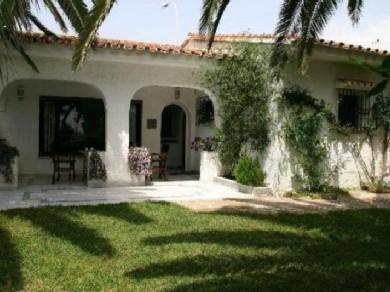 Chalet con 2 dormitorios se vende en Estepona, Costa del Sol