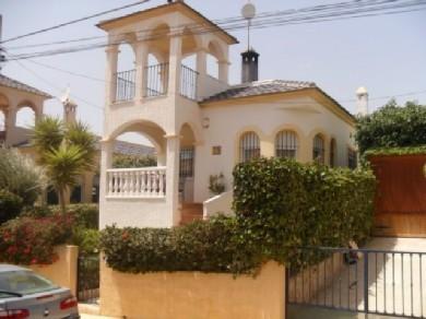 Chalet con 3 dormitorios se vende en Villamartin, Costa Blanca