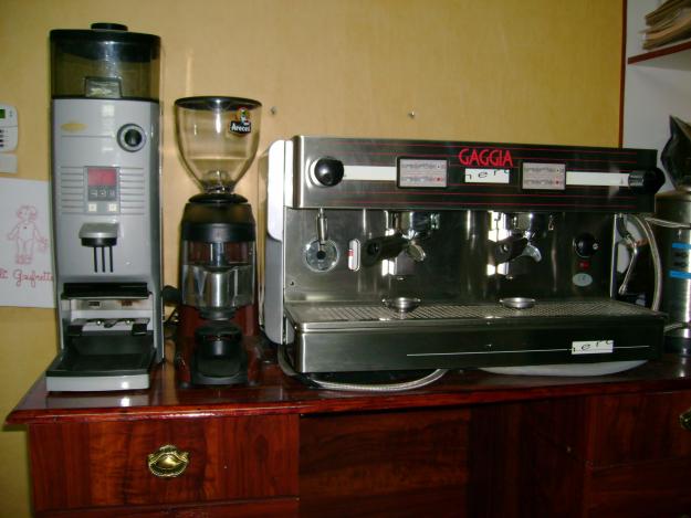 Máquina de hielo ITV modelo dp-30 y Cafetera marca GAGGIA modelo NERA