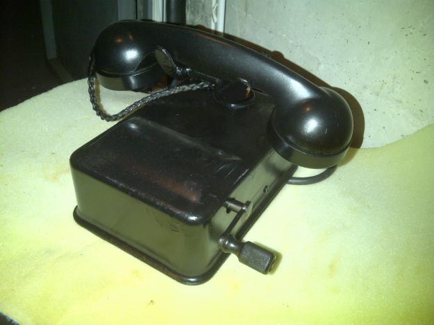 telefono.  antiguo con manivela