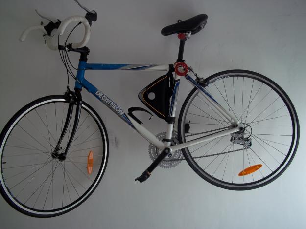 Vendo bicicleta carretera casi nueva marca decathlon escucho ofertas