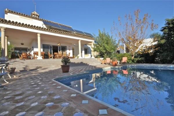 Villas a la venta en El Paraiso Costa del Sol